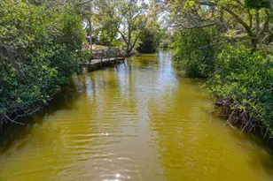 1231 Bayshore Dr, Englewood, FL 34223 - Photo 14