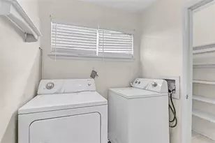 4388 Rayfield Dr, Sarasota, FL 34243 - Photo 16
