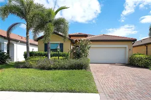 10221 Loch Lomond Dr, Bradenton, FL 34211 - Photo 2