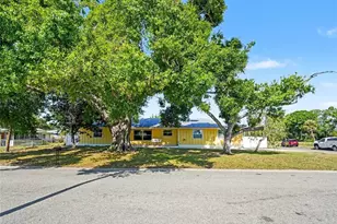 704 S Lockwood Ridge Rd, Sarasota, FL 34237 - Photo 4