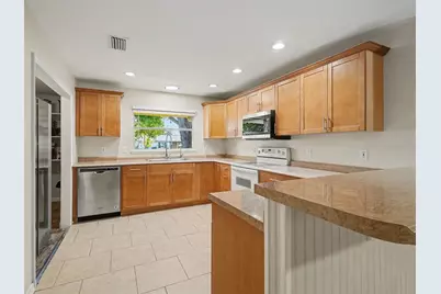 704 S Lockwood Ridge Road, Sarasota, FL 34237 - Photo 16