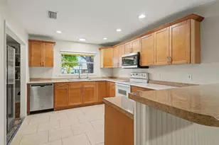 704 S Lockwood Ridge Rd, Sarasota, FL 34237 - Photo 16