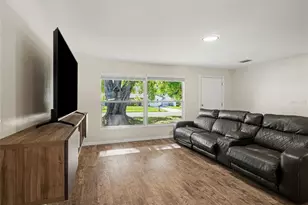 704 S Lockwood Ridge Rd, Sarasota, FL 34237 - Photo 6