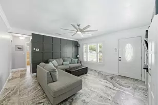 6901 17th Ln N, Saint Petersburg, FL 33702 - Photo 6