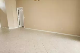 7319 38th Ct E, Sarasota, FL 34243 - Photo 4