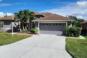 7319 38th Ct E, Sarasota, FL 34243 - Photo 2