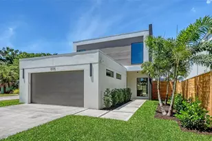 2225 Florinda St, Sarasota, FL 34231 - Photo 2