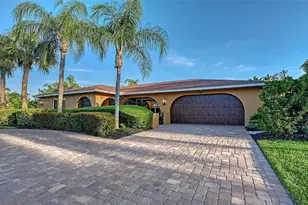 7137 Westmoreland Dr, Sarasota, FL 34243 - Photo 12