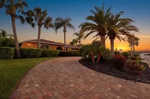 7137 Westmoreland Dr, Sarasota, FL 34243 - Photo 1