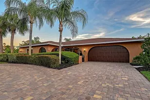 7137 Westmoreland Dr, Sarasota, FL 34243 - Photo 10