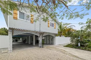 228 Gladiolus St, Anna Maria, FL 34216 - Photo 2