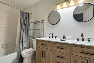 3255 Ramblewood Pl, Sarasota, FL 34237 - Photo 12