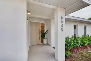 6649 Pinellas Point Dr S, Saint Petersburg, FL 33712 - Photo 2