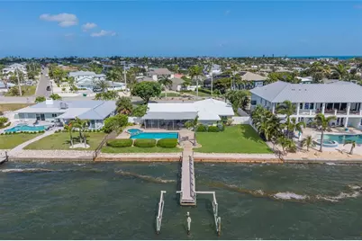 633 Key Royale Drive, Holmes Beach, FL 34217 - Photo 16