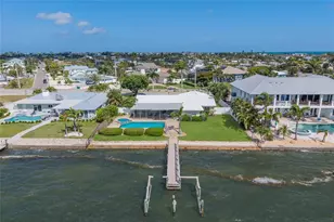 633 Key Royale Dr, Holmes Beach, FL 34217 - Photo 16