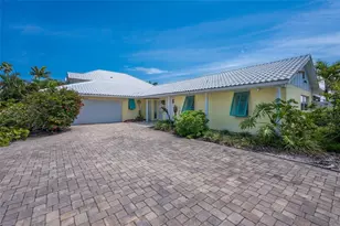 633 Key Royale Dr, Holmes Beach, FL 34217 - Photo 6