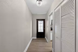 1081 55th Terrace S, Saint Petersburg, FL 33705 - Photo 4