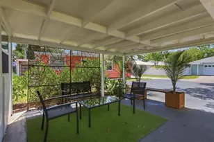 301 28th St W, Bradenton, FL 34205 - Photo 18