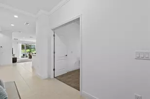 7526 Ridgelake Cir, Bradenton, FL 34203 - Photo 4