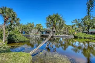239 Hour Glass Way, Sarasota, FL 34242 - Photo 10
