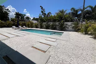 2306 Valencia Dr, Sarasota, FL 34239 - Photo 36