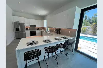2306 Valencia Drive, Sarasota, FL 34239 - Photo 12