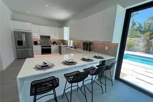 2306 Valencia Dr, Sarasota, FL 34239 - Photo 12