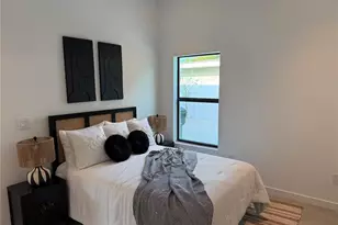 2306 Valencia Dr, Sarasota, FL 34239 - Photo 30