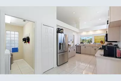 8009 Hampton Court, University Park, FL 34201 - Photo 8
