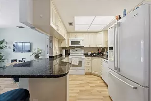 3755 S School Ave, Sarasota, FL 34239 - Photo 8