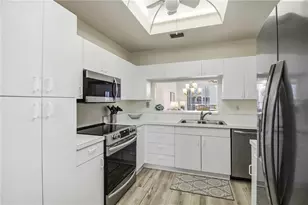 9630 Club S Cir, Sarasota, FL 34238 - Photo 8