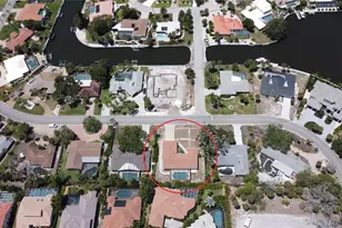 5569 Shadow Lawn Dr, Sarasota, FL 34242 - Photo 4