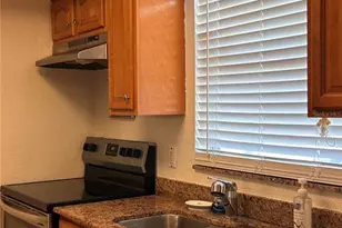 972 La Costa Cir, Sarasota, FL 34237 - Photo 8
