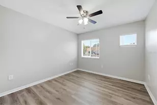 4266 67th Ave Cir E, Sarasota, FL 34243 - Photo 34