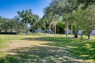 8223 Simpson Falls Ct, Sarasota, FL 34243 - Photo 6