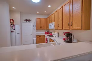 8223 Simpson Falls Ct, Sarasota, FL 34243 - Photo 10