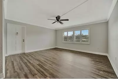 5800 Hollywood Boulevard #115, Sarasota, FL 34231 - Photo 8