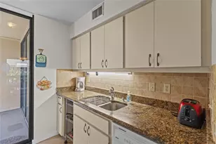 3033 Willow Green, Sarasota, FL 34235 - Photo 14