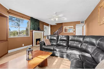 219 39th Street E, Palmetto, FL 34221 - Photo 2