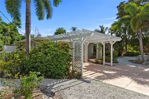 7860 Holiday Dr, Sarasota, FL 34231 - Photo 2
