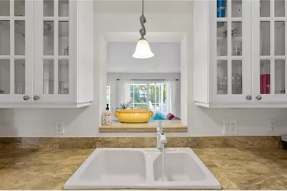 7860 Holiday Drive, Sarasota, FL 34231 - Photo 10