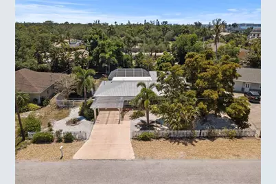 7860 Holiday Drive, Sarasota, FL 34231 - Photo 4