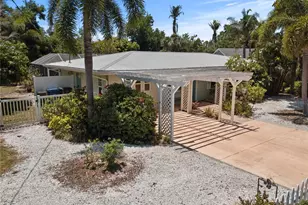 7860 Holiday Dr, Sarasota, FL 34231 - Photo 1