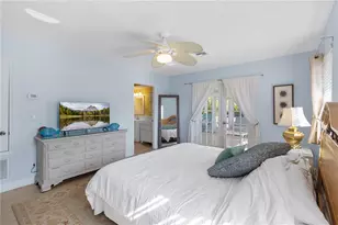 7860 Holiday Dr, Sarasota, FL 34231 - Photo 10