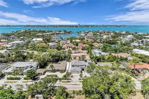 1395 Harbor Dr, Sarasota, FL 34239 - Photo 4