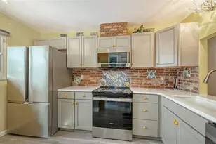 6921 Holmes Blvd, Holmes Beach, FL 34217 - Photo 10