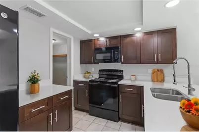 1125 Longfellow Way #125-B, Sarasota, FL 34243 - Photo 12