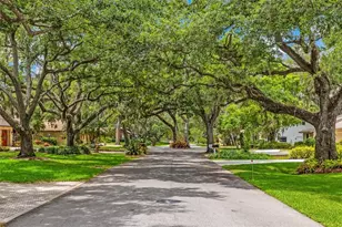 4587 Friar Tuck Ln, Sarasota, FL 34232 - Photo 2
