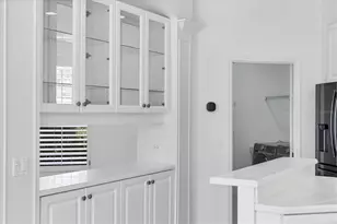 8501 Park Shore Ln, Sarasota, FL 34238 - Photo 16