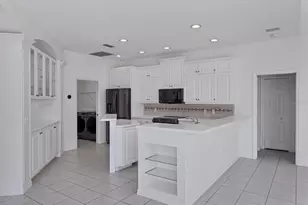 8501 Park Shore Ln, Sarasota, FL 34238 - Photo 14